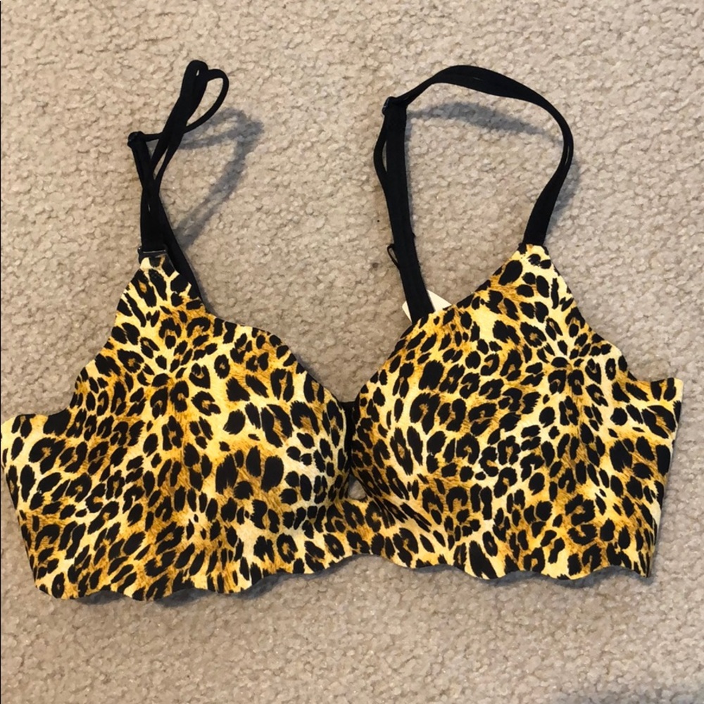 NWT VS Secret Embrace push up bra 34B